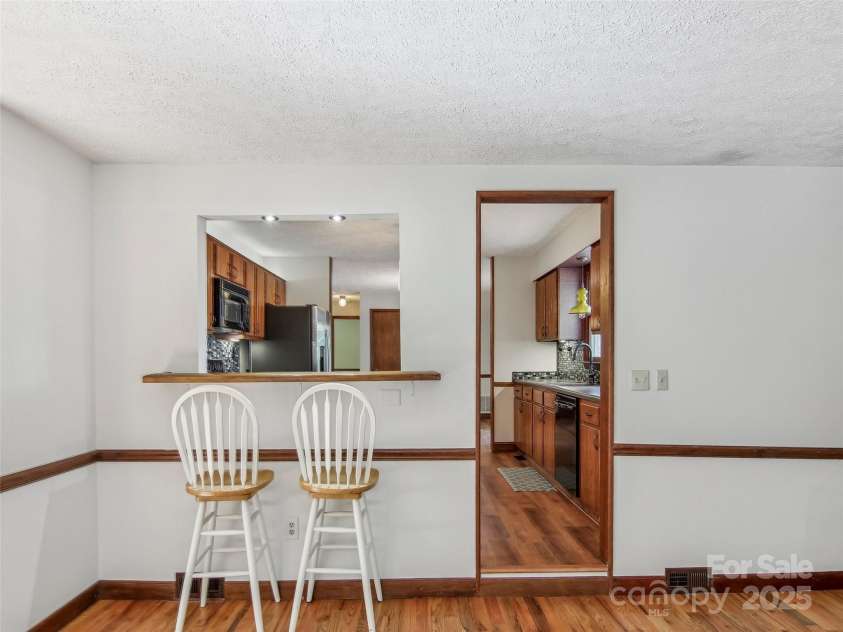 11 Timothy Lane, Candler, NC 28715.  MLS# CAR4249535, YatesRealty ID 14506. 