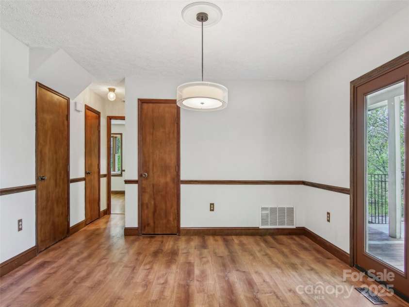 11 Timothy Lane, Candler, NC 28715.  MLS# CAR4249535, YatesRealty ID 14506. 