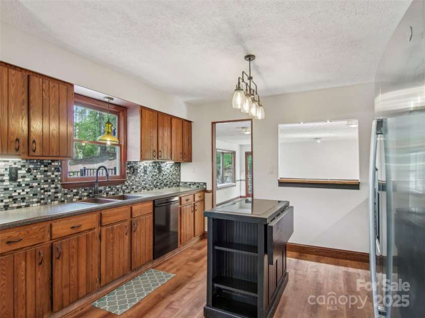 11 Timothy Lane, Candler, NC 28715.  MLS# CAR4249535, YatesRealty ID 14506. 