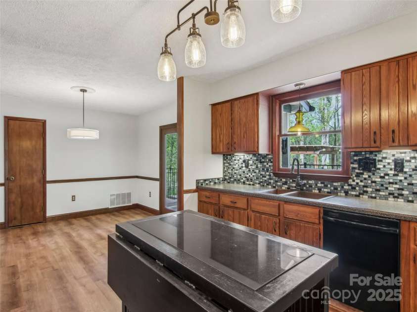 11 Timothy Lane, Candler, NC 28715.  MLS# CAR4249535, YatesRealty ID 14506. 