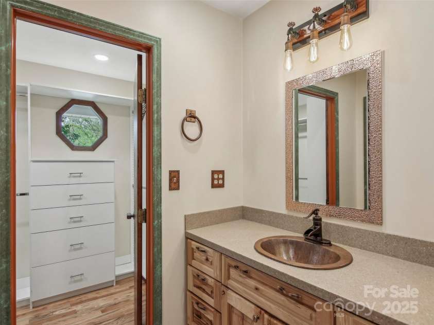 11 Timothy Lane, Candler, NC 28715.  MLS# CAR4249535, YatesRealty ID 14506. 