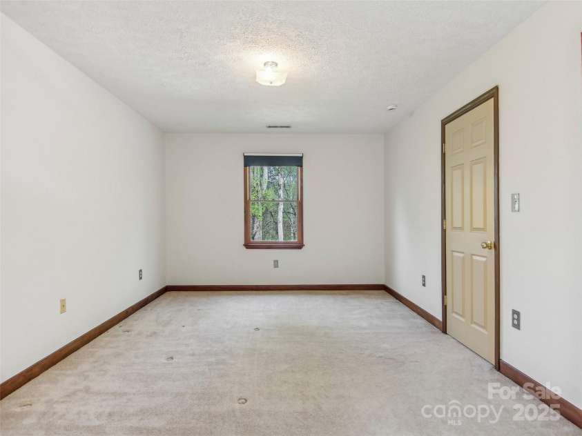 11 Timothy Lane, Candler, NC 28715.  MLS# CAR4249535, YatesRealty ID 14506. 