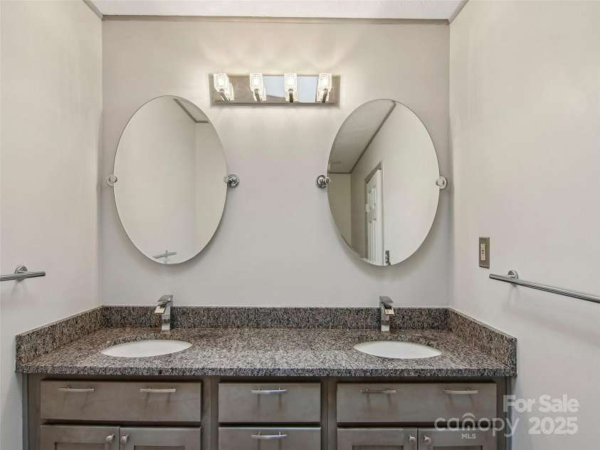 11 Timothy Lane, Candler, NC 28715.  MLS# CAR4249535, YatesRealty ID 14506. 