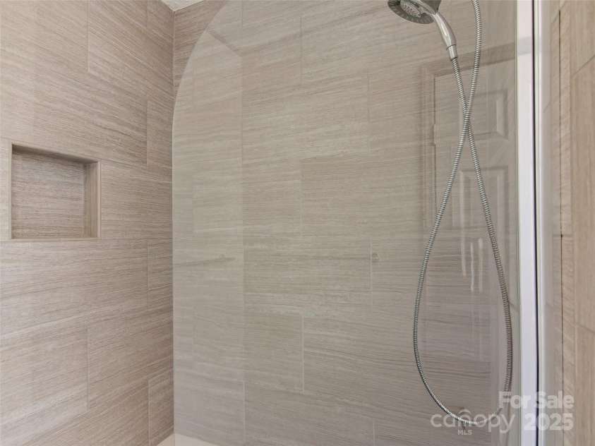 11 Timothy Lane, Candler, NC 28715.  MLS# CAR4249535, YatesRealty ID 14506. 