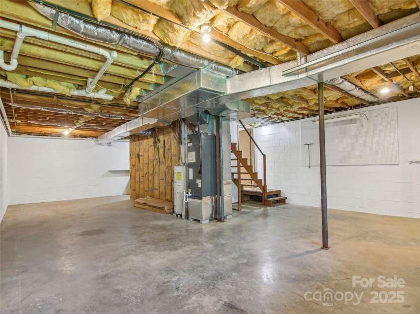 11 Timothy Lane, Candler, NC 28715.  MLS# CAR4249535, YatesRealty ID 14506. 