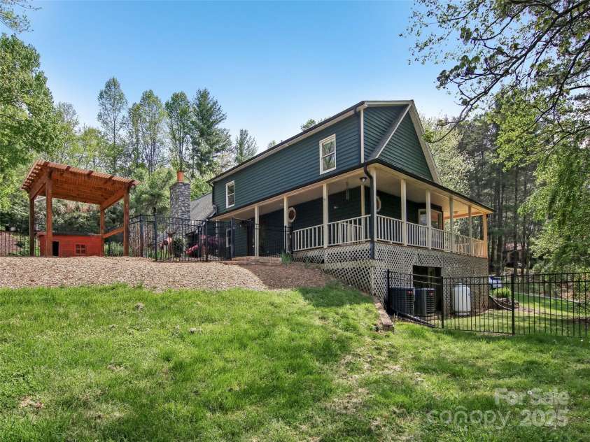 11 Timothy Lane, Candler, NC 28715.  MLS# CAR4249535, YatesRealty ID 14506. 
