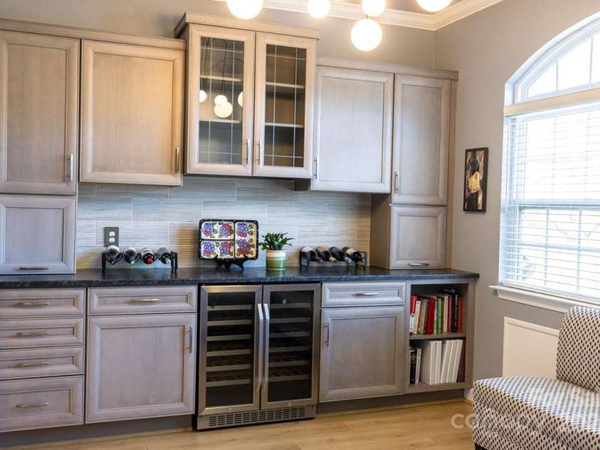 106 Victoria Park Drive, Hendersonville, NC 28792.  MLS# CAR4225379, YatesRealty ID 1451. 