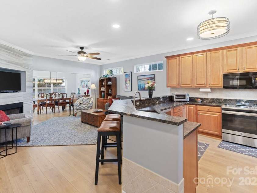 106 Victoria Park Drive, Hendersonville, NC 28792.  MLS# CAR4225379, YatesRealty ID 1451. 