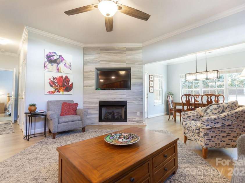 106 Victoria Park Drive, Hendersonville, NC 28792.  MLS# CAR4225379, YatesRealty ID 1451. 