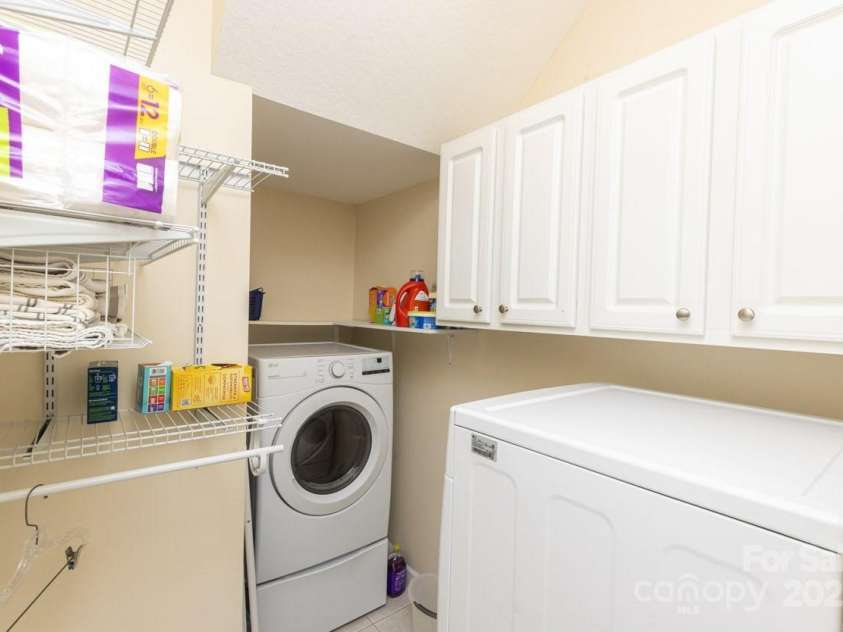 106 Victoria Park Drive, Hendersonville, NC 28792.  MLS# CAR4225379, YatesRealty ID 1451. 