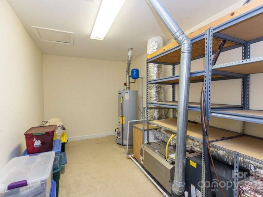 106 Victoria Park Drive, Hendersonville, NC 28792.  MLS# CAR4225379, YatesRealty ID 1451. 