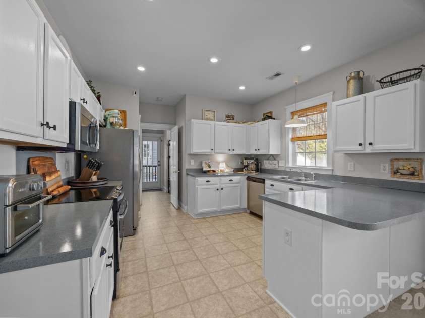 8111 Bud Henderson Road, Huntersville, NC 28078.  MLS# CAR4338514, YatesRealty ID 1451. 