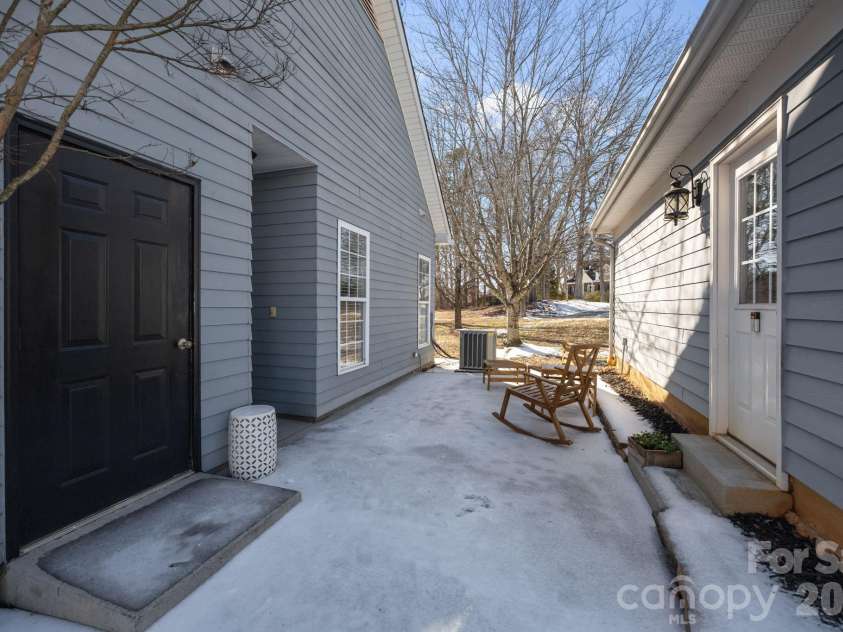 8111 Bud Henderson Road, Huntersville, NC 28078.  MLS# CAR4338514, YatesRealty ID 1451. 