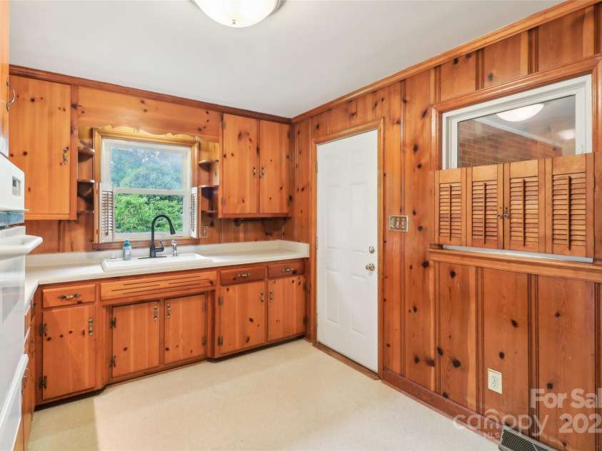 205 Dogwood Lane, Dallas, NC 28034.  MLS# CAR4254478, YatesRealty ID 14510. 