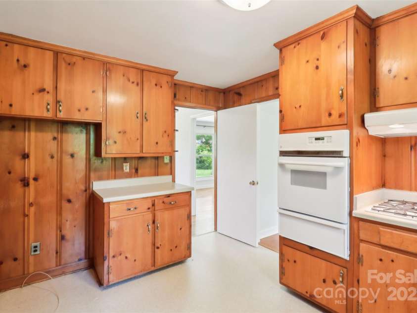 205 Dogwood Lane, Dallas, NC 28034.  MLS# CAR4254478, YatesRealty ID 14510. 