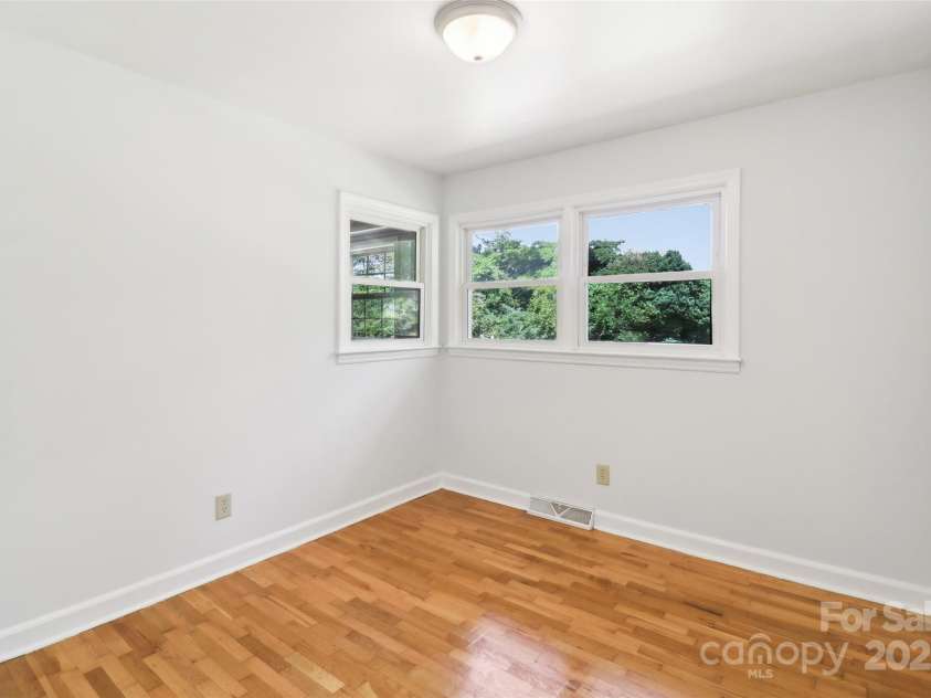 205 Dogwood Lane, Dallas, NC 28034.  MLS# CAR4254478, YatesRealty ID 14510. 