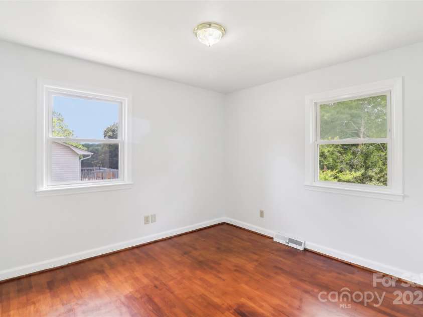 205 Dogwood Lane, Dallas, NC 28034.  MLS# CAR4254478, YatesRealty ID 14510. 