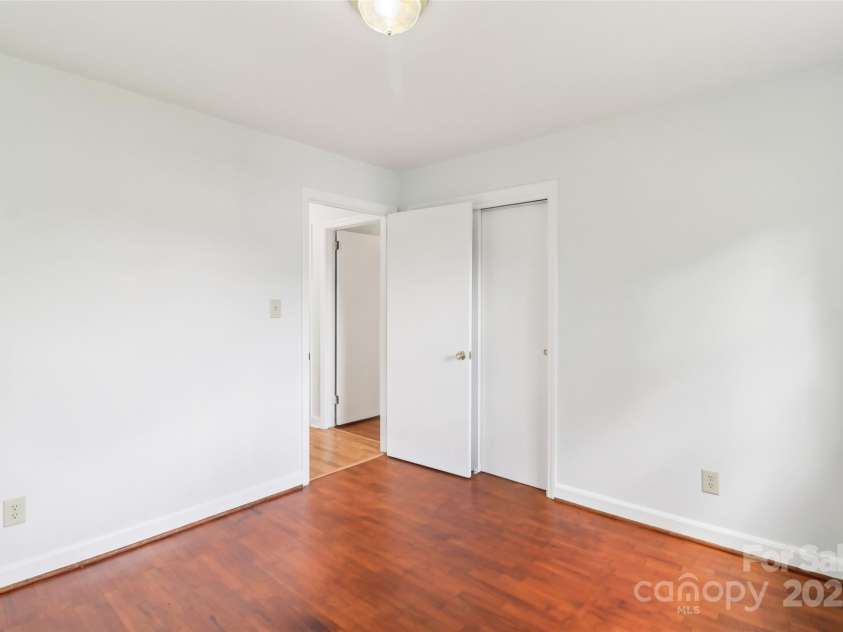 205 Dogwood Lane, Dallas, NC 28034.  MLS# CAR4254478, YatesRealty ID 14510. 