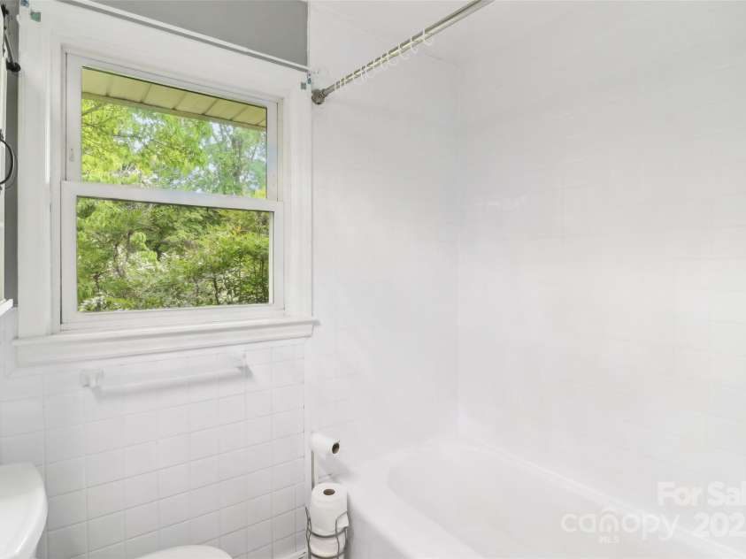 205 Dogwood Lane, Dallas, NC 28034.  MLS# CAR4254478, YatesRealty ID 14510. 