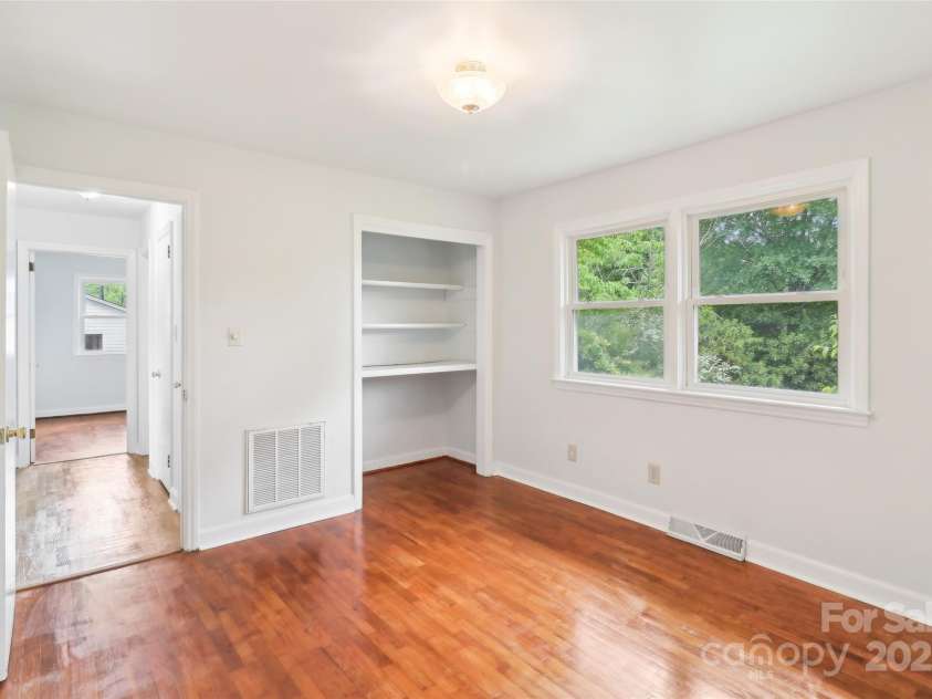 205 Dogwood Lane, Dallas, NC 28034.  MLS# CAR4254478, YatesRealty ID 14510. 