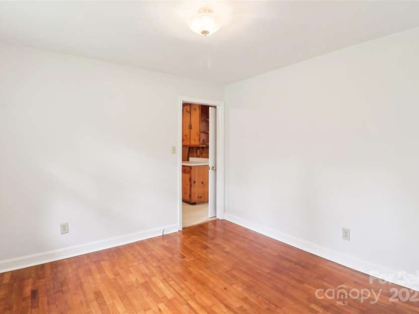 205 Dogwood Lane, Dallas, NC 28034.  MLS# CAR4254478, YatesRealty ID 14510. 