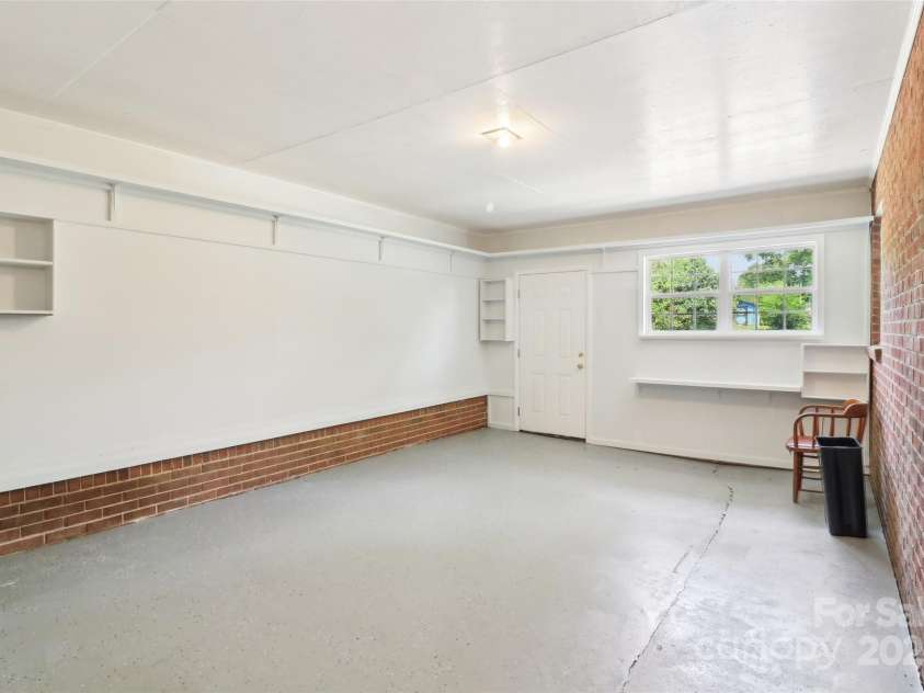 205 Dogwood Lane, Dallas, NC 28034.  MLS# CAR4254478, YatesRealty ID 14510. 