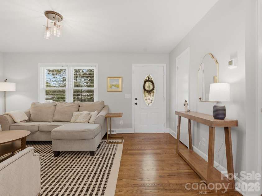 7516 Thorncliff Drive, Charlotte, NC 28210.  MLS# CAR4367369, YatesRealty ID 14510. 