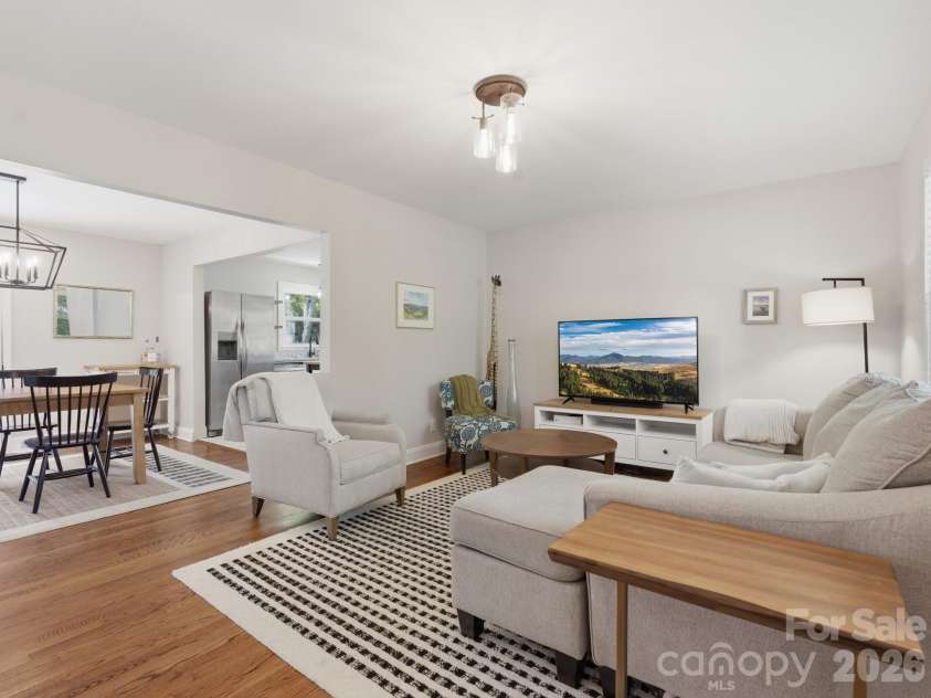 7516 Thorncliff Drive, Charlotte, NC 28210.  MLS# CAR4367369, YatesRealty ID 14510. 