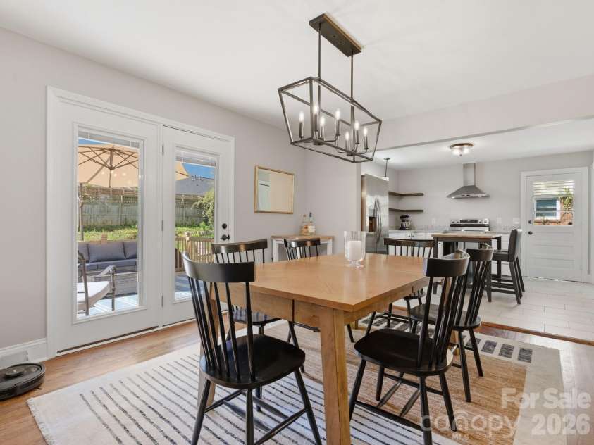 7516 Thorncliff Drive, Charlotte, NC 28210.  MLS# CAR4367369, YatesRealty ID 14510. 