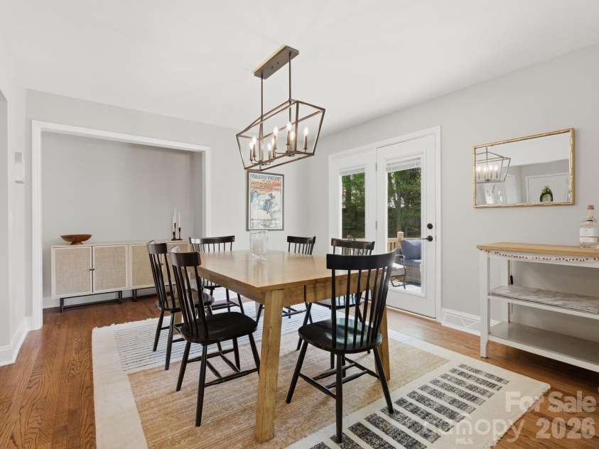 7516 Thorncliff Drive, Charlotte, NC 28210.  MLS# CAR4367369, YatesRealty ID 14510. 
