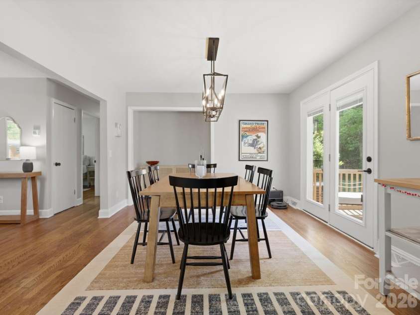 7516 Thorncliff Drive, Charlotte, NC 28210.  MLS# CAR4367369, YatesRealty ID 14510. 