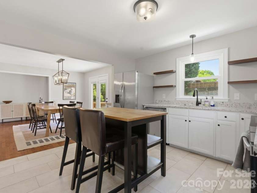 7516 Thorncliff Drive, Charlotte, NC 28210.  MLS# CAR4367369, YatesRealty ID 14510. 
