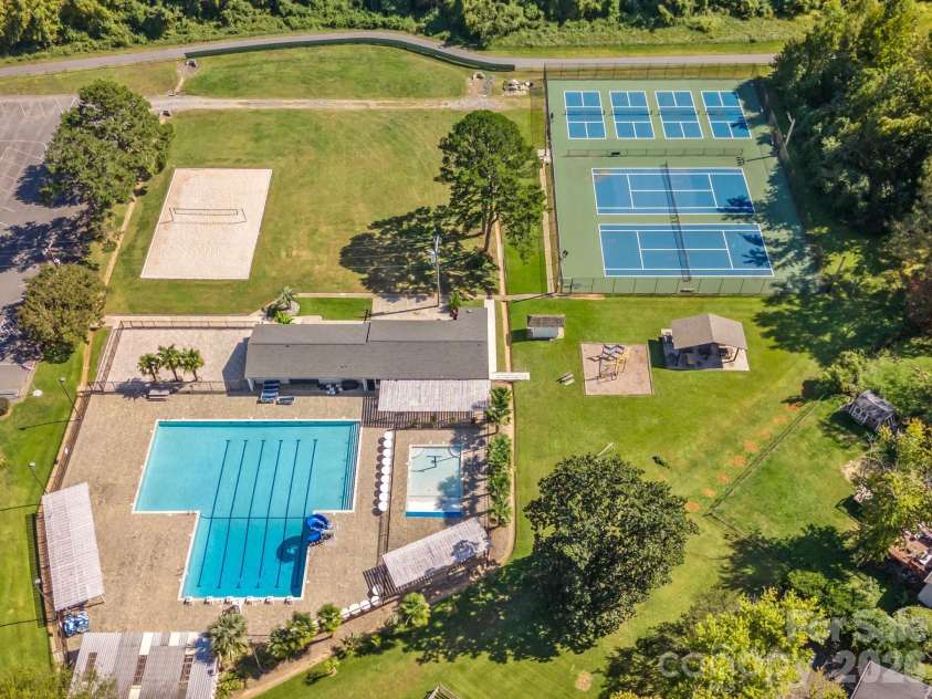 7516 Thorncliff Drive, Charlotte, NC 28210.  MLS# CAR4367369, YatesRealty ID 14510. 