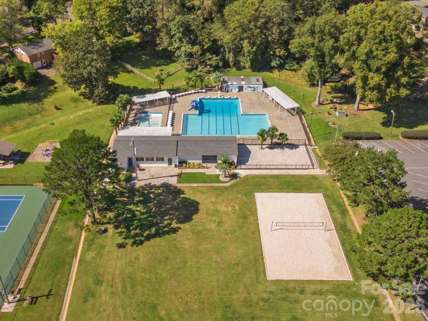 7516 Thorncliff Drive, Charlotte, NC 28210.  MLS# CAR4367369, YatesRealty ID 14510. 