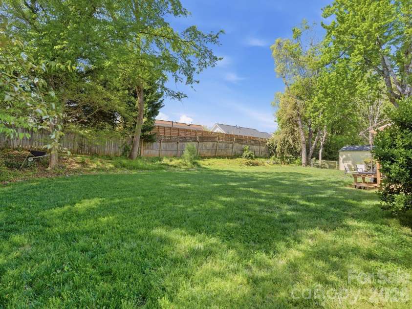 7516 Thorncliff Drive, Charlotte, NC 28210.  MLS# CAR4367369, YatesRealty ID 14510. 