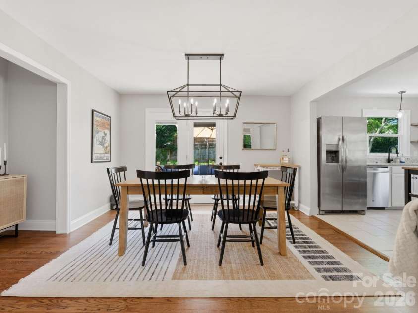 7516 Thorncliff Drive, Charlotte, NC 28210.  MLS# CAR4367369, YatesRealty ID 14510. Large Dining Room w/ Nook