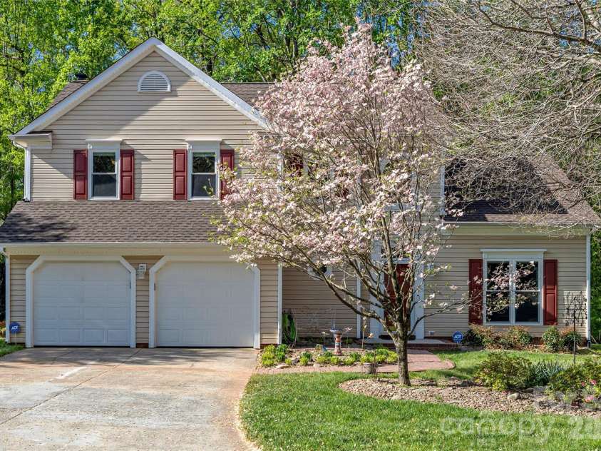 8607 Piccone Brook Lane, Charlotte, NC 28216.  MLS# CAR4360185, YatesRealty ID 14511. 