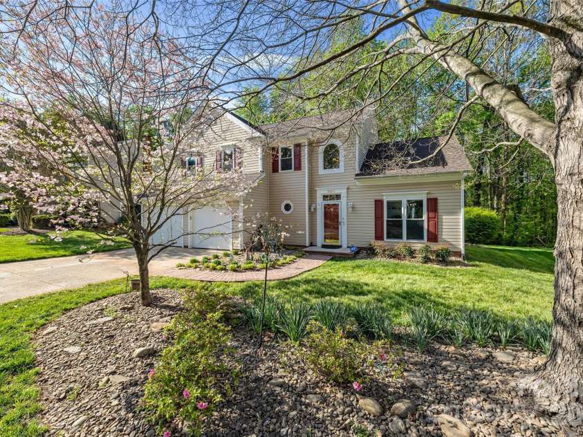 8607 Piccone Brook Lane, Charlotte, NC 28216.  MLS# CAR4360185, YatesRealty ID 14511. 
