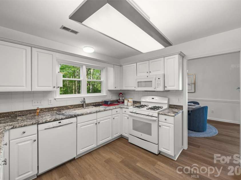 8607 Piccone Brook Lane, Charlotte, NC 28216.  MLS# CAR4360185, YatesRealty ID 14511. 