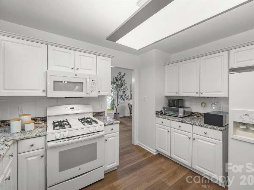 8607 Piccone Brook Lane, Charlotte, NC 28216.  MLS# CAR4360185, YatesRealty ID 14511. 