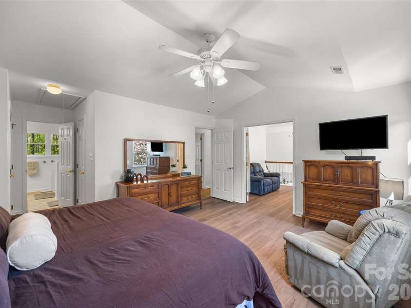 8607 Piccone Brook Lane, Charlotte, NC 28216.  MLS# CAR4360185, YatesRealty ID 14511. 