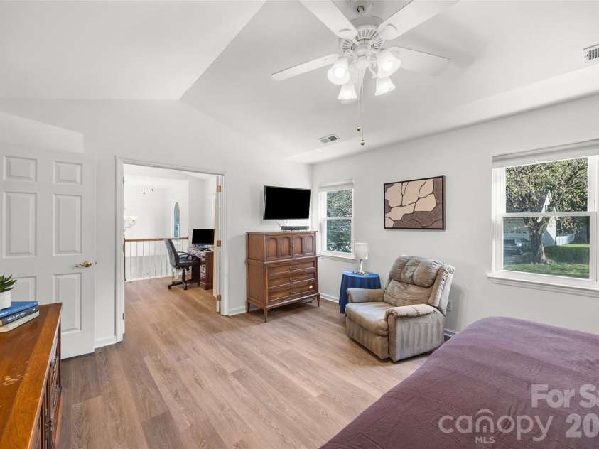 8607 Piccone Brook Lane, Charlotte, NC 28216.  MLS# CAR4360185, YatesRealty ID 14511. 