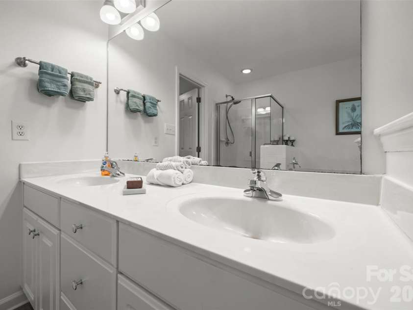 8607 Piccone Brook Lane, Charlotte, NC 28216.  MLS# CAR4360185, YatesRealty ID 14511. 