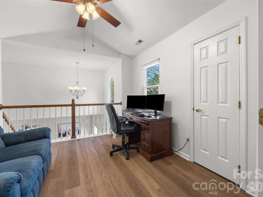 8607 Piccone Brook Lane, Charlotte, NC 28216.  MLS# CAR4360185, YatesRealty ID 14511. 