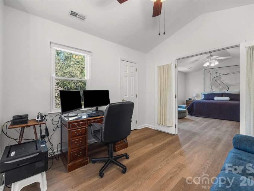 8607 Piccone Brook Lane, Charlotte, NC 28216.  MLS# CAR4360185, YatesRealty ID 14511. 