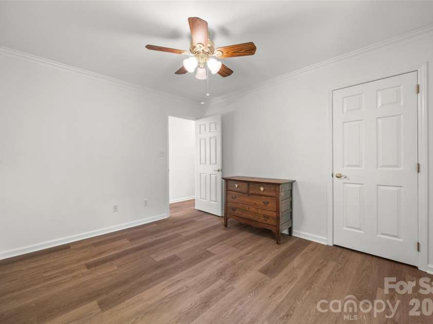 8607 Piccone Brook Lane, Charlotte, NC 28216.  MLS# CAR4360185, YatesRealty ID 14511. 