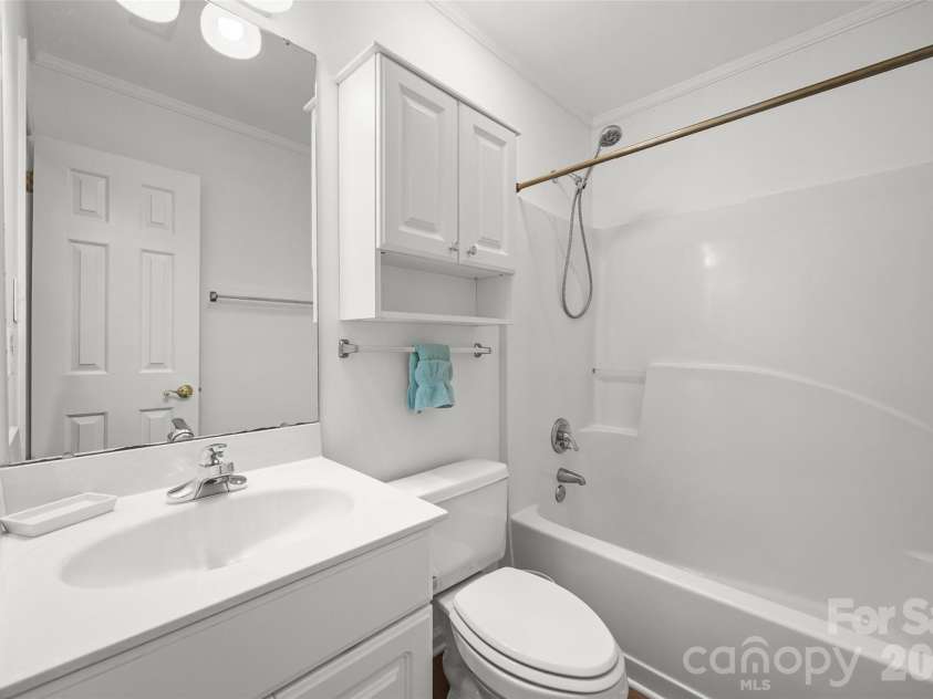 8607 Piccone Brook Lane, Charlotte, NC 28216.  MLS# CAR4360185, YatesRealty ID 14511. 