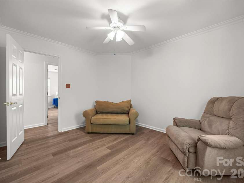 8607 Piccone Brook Lane, Charlotte, NC 28216.  MLS# CAR4360185, YatesRealty ID 14511. 