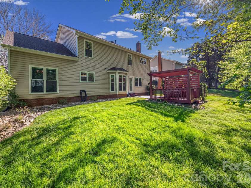 8607 Piccone Brook Lane, Charlotte, NC 28216.  MLS# CAR4360185, YatesRealty ID 14511. 