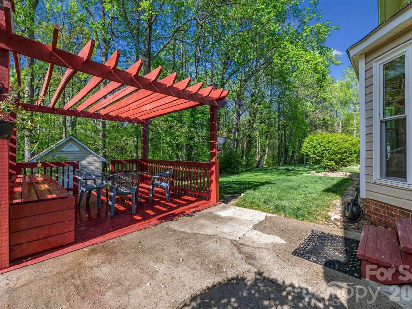 8607 Piccone Brook Lane, Charlotte, NC 28216.  MLS# CAR4360185, YatesRealty ID 14511. 